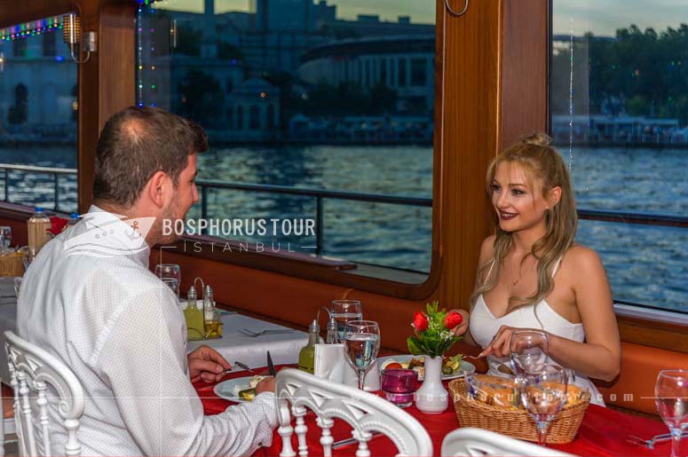 Istanbul Bosphorus Dinner Cruise and Turkish Night Show