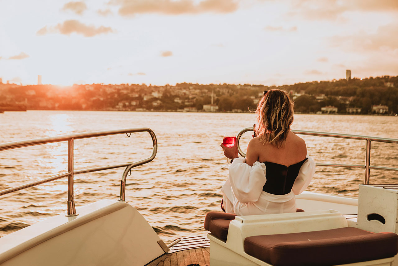 Bosphorus Sunset Cruise with Live Guide on a Luxurious Yacht