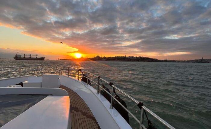 The sunset yacht cruise grants you exclusive access to nature’s most spectacular light show. The sunset cruise on the Bosphorus Strait