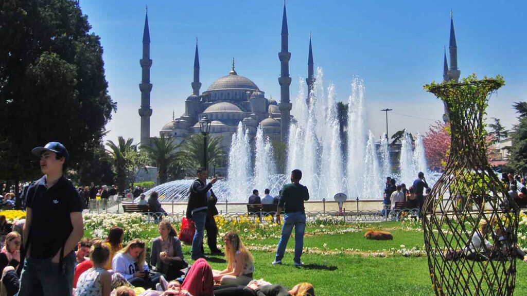 Enchanting Istanbul Walking Tour and Majestic Bosphorus Sunset Cruise