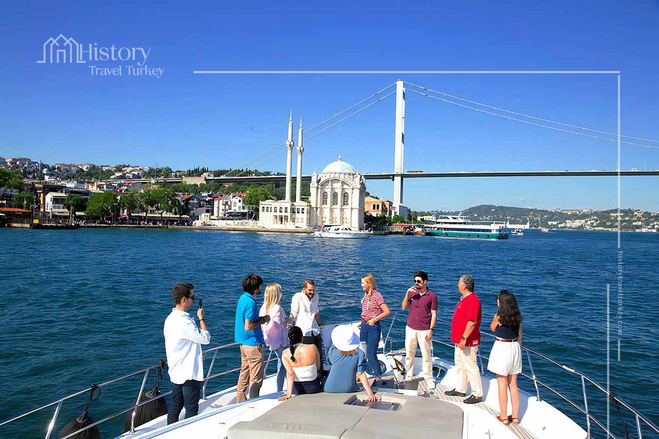 An Enchanting Evening with Unforgettable Bosphorus Cruise at Sunset in Istanbul Picture yourself gliding through Istanbul as the sun sets, painting the sky with hues of gold and crimson. A Bosphorus Cruise Istanbul promises this magical experience, blending the city's rich history and culture with breathtaking natural beauty.